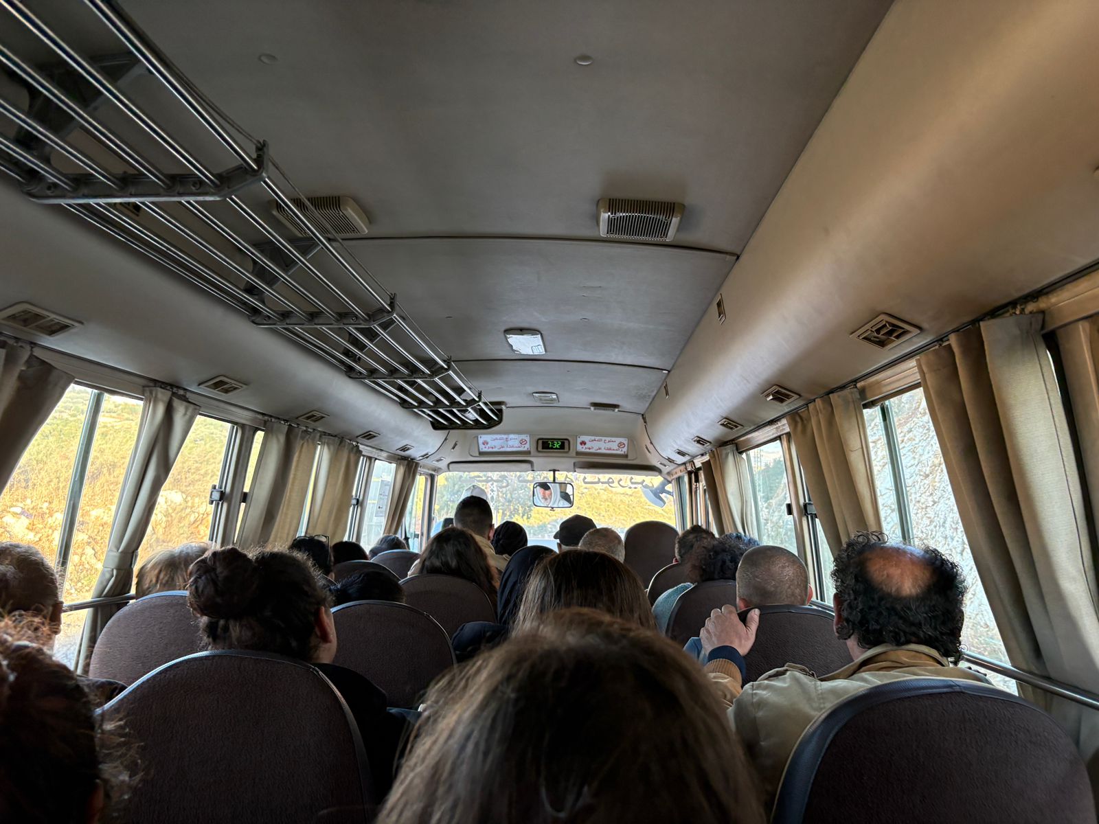    النقل الجامعي بالباص  واقع الخدمة و تجارب الطلاب