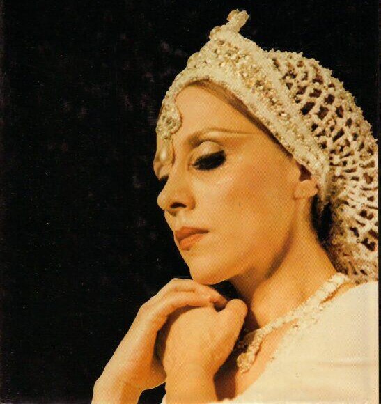 خلصت سنة وطلّت سنة - فيروز