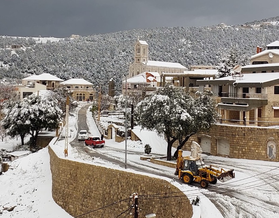 أهالي المناطق الجبلية الشمالية صامدون رغم قساوة الطبيعة