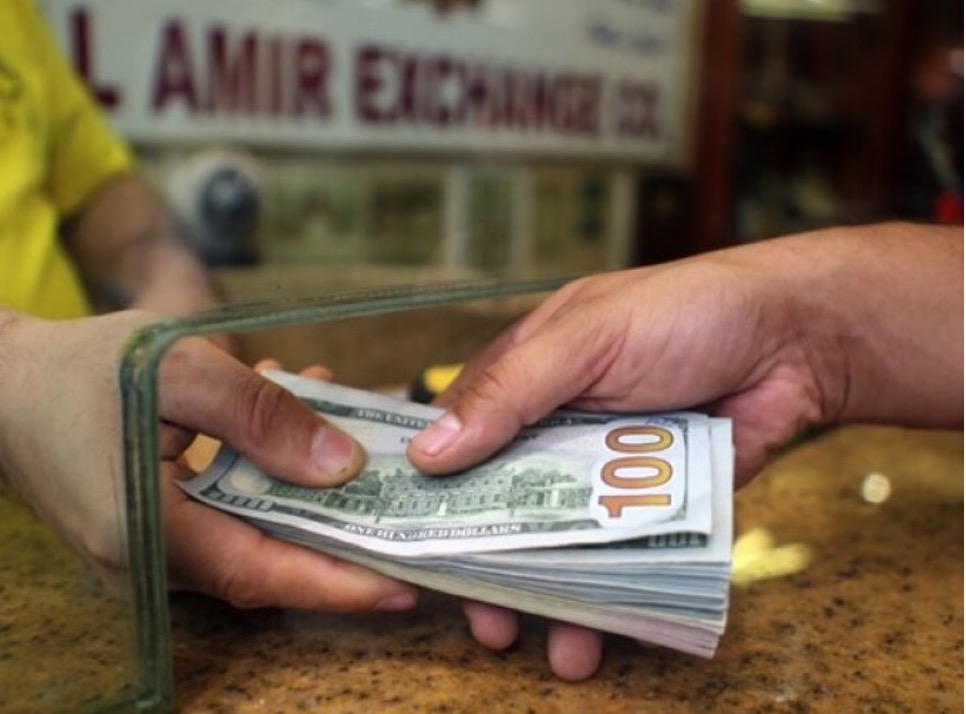 صورة توضيحية للمقال: عصر التحويلات: صراع البقاء بين المصارف  وشركات التحويل في لبنان