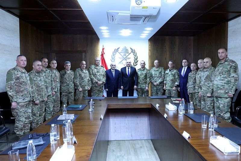 صورة توضيحية للمقال: عون يزور اليرزة مدافعّا عن هيكل