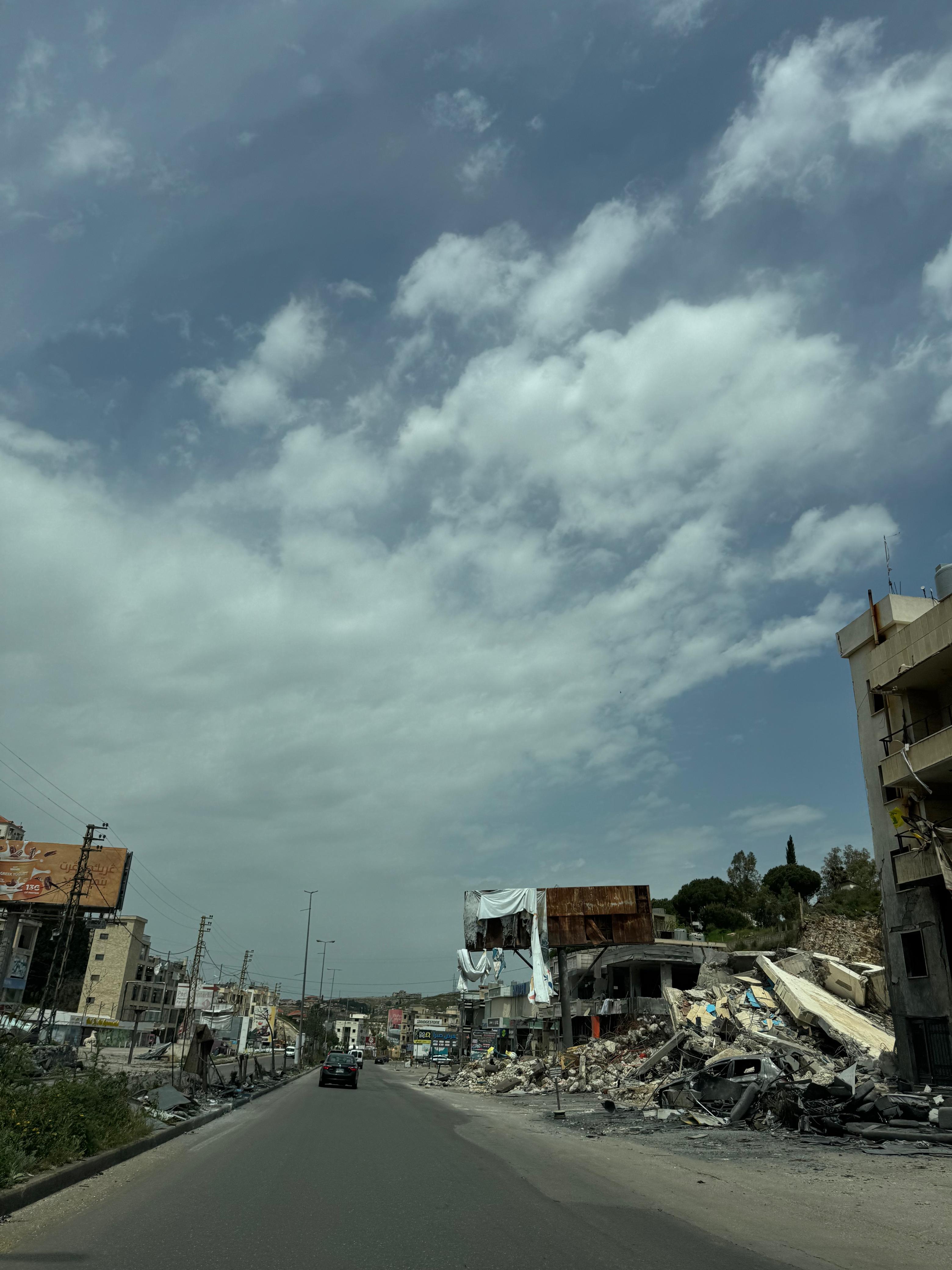 الجنوب دمار ونزوح على حافة التصعيد