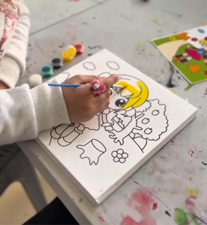 حين يرسم الأطفال الحرب ويعزفون القلق